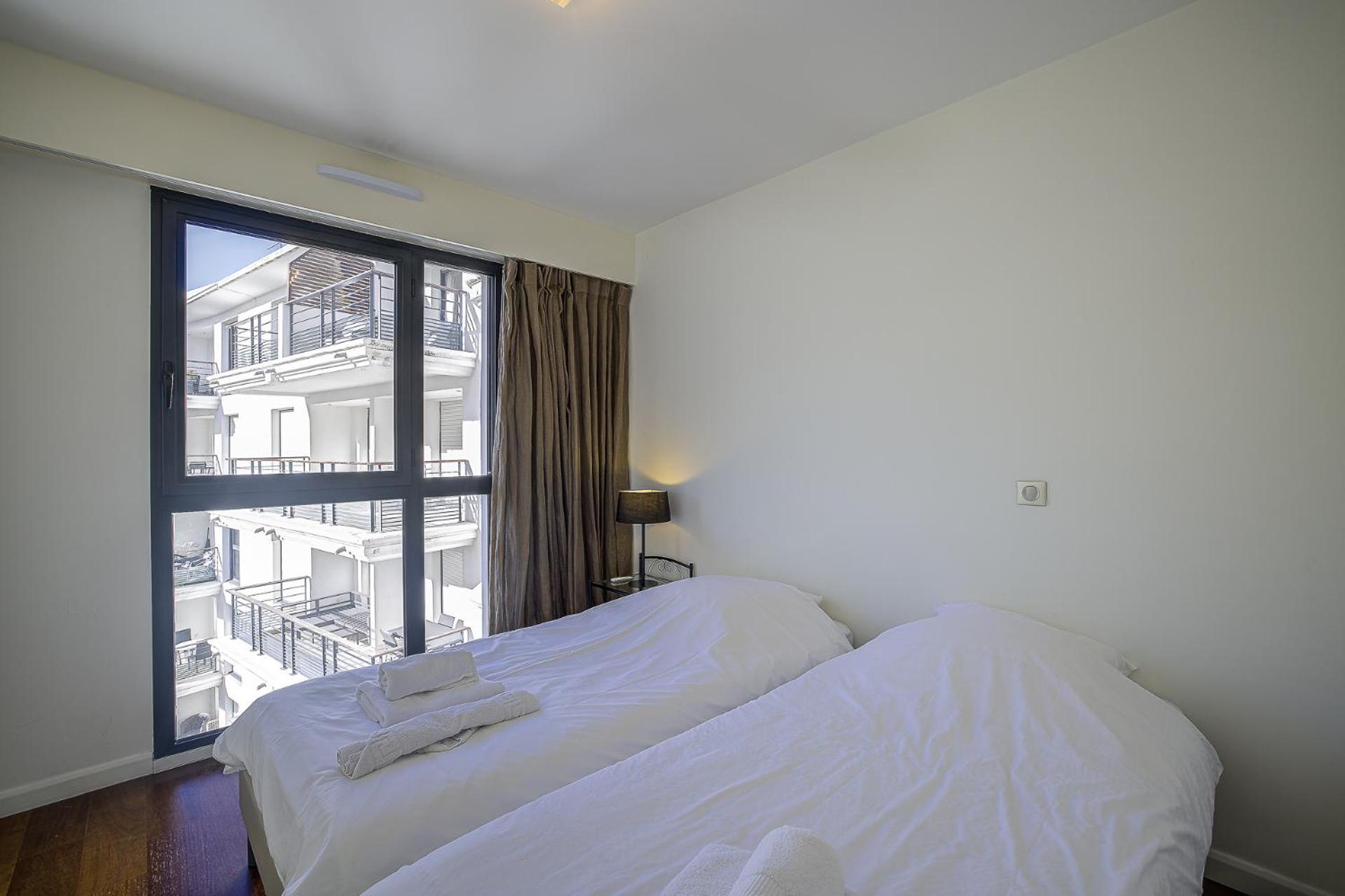 Carlton Riviera Cannes Rum bild