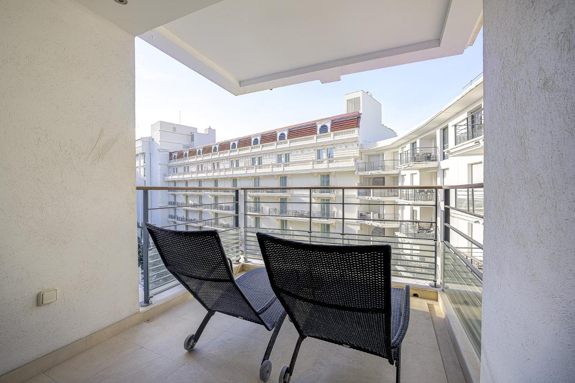 Carlton Riviera Cannes Rum bild